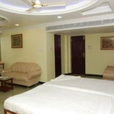 Shri Perumal Inn Пондичерри Экстерьер фото